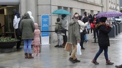 Colas en la delegaci�n de Sanidade en Lugo este lunes para solicitar test de ant�genos