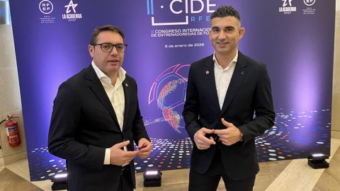 Los gallegos Amancio Varela e Iv�n Cancela, en Yeda, en un receso del congreso de entrenadores.