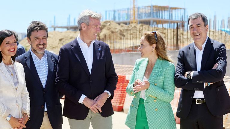 Mari�n Mouri�o, en la visita a las obras, con Alfonso Rueda y Rom�n Rodr�guez.