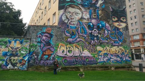 Graffitis en el aparcamiento de Peritos