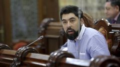 Xiao Varela, en el pleno extraordinario celebrado en abril sobre la compra de los pisos a un af�n a la Marea
