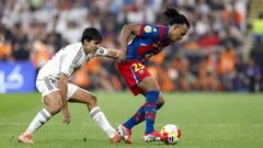 Gonzalo presionando a Kound� durante la final de la Supercopa de Espa�a