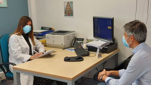 Maira Vilar Pumares, trabajadora social del Chuac. Ve que los problemas sociosanitarios son ahora m�s complejos �sobre todo para los m�s vulnerables�, como mayores y personas con enfermedad mental.