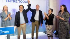 Rueda, en el centro, con el candidato, Valent�n Calv�n, y la conselleira de Pol�tica Social (izquierda)