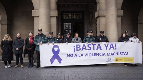 Pancarta contra la violencia machista durante un acto en Pamplona.