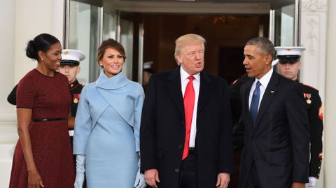 Donald Trump honra al soldado desconocido horas antes de proclamarse nuevo presidente de EE. UU.