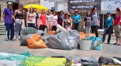 Cuerdas, bolsas, trozos de pl�stico, pa�ales u otros materiales sanitarios fueron recogidos el domingo en Laxe.
