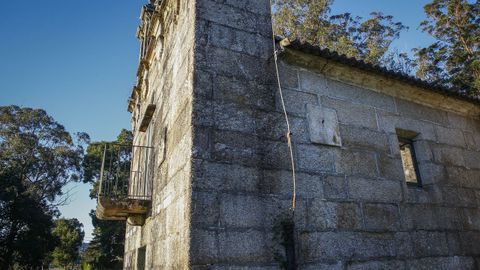 En la parroquia de San Ramn de Bealo, el reloj de sol de la fachada sur es una prueba del carcter comunal de las reuniones religiosas 