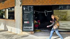 Obras del nuevo supermercado ecol�gico Veritas, que va a abrir en la calle Rosal�a de Castro.