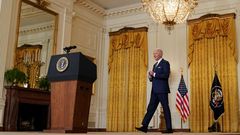 Joe Biden, a su llegada a la rueda de prensa con motivo de su primer a�o en la Casa Blanca.