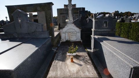 A tumba de Gustavo Freire no cemiterio de San Froilán