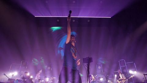 Pucho, cantante de Vetusta Morla, en un momento del concierto