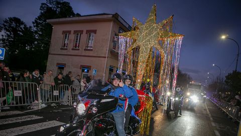 Cabalgata del D�a de Reyes en Noia.