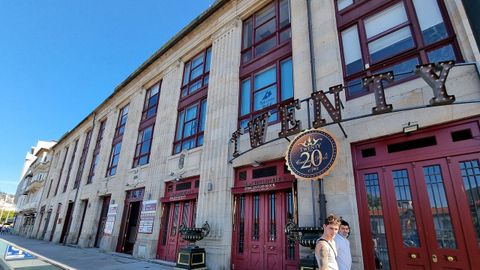 Edificios de oficinas, y hoy tambin de establecimiento de hostelera, creado a finales de la dcada de los aos veinte