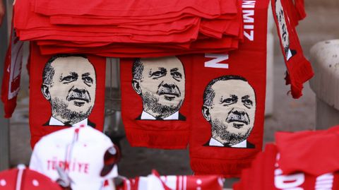 Bufandas con el rostro de Erdogan en Ankara