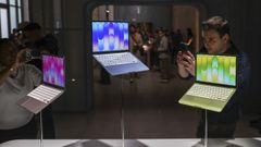 El MacBook Neo en tres de los colores en los que est� disponible.