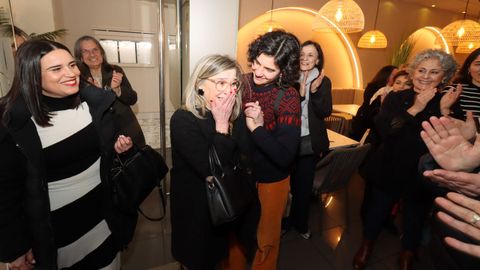 FIESTA SORPRESA POR JUBILACION EN EL RESTAURANTE XOANES A ROSA FERNANDEZ,