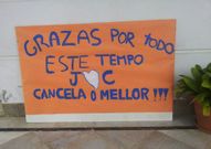 Los ni�os hicieron un cartel para dar gracias a la empresa carballesa.