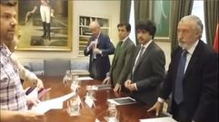 As� fue la reuni�n de las v�ctimas del Alvia con el Gobierno