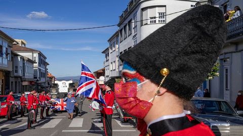 La reina de Inglaterra, a su llegada a Pantn, escoltada por los Xograres de Lemos