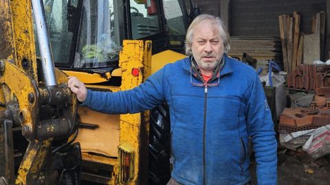 Jos�, en el almac�n donde guarda la maquinaria de la empresa