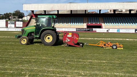 El tractor trabajando este fin de semana en A Lomba