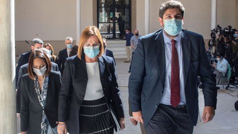 El presidente de la Comunidad de Murcia, Fernando L�pez Miras y la vicepresidenta Isabel Franco, el viernes tras anunciar que tres diputados de Cs votar�n en contra de la moci�n de censura