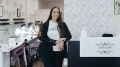 Andrea en el sal�n de est�tica que abri� en enero del 2020