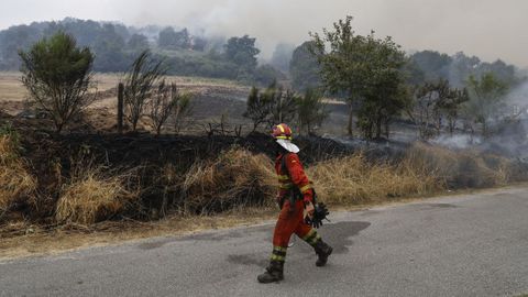 Incendio forestal no Macizo Central Ourensán.