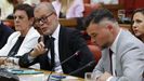 Cruset (a la izquierda), junto a Rufi�n (a la derecha) y Belarra (detr�s, a la derecha), este viernes durante la primera reuni�n de la Diputaci�n Permanente del Congreso.