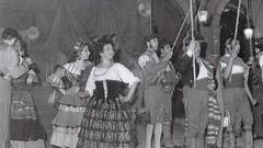 Rivadeneira, interpretando �Carmen� en la plaza Mayor de Madrid