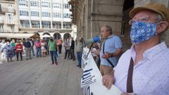 Concentraci�n de pensionistas a las puertas del Concello de Lugo