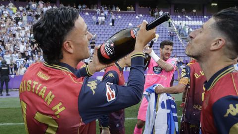 Se desata la alegr�a en el campo tras el ascenso