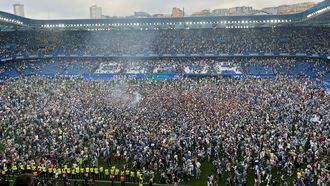 Invasi�n de campo en el Abanca Riazor para celebrar el ascenso a Primera del D�por.