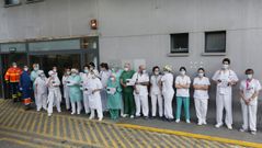 Trabajadores del servicio de urgencias del Hospital Montecelo, en Pontevedra, durante la pandemia