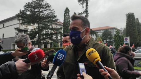 El secretario general de CCOO de Asturias, Jos� Manuel Zapico, atiende a los medios