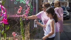 Vecinos de la calle Mah�n carballesa le ponen color al San Xo�n