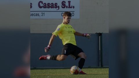 El portero Raúl Ramírez, en un encuentro con su equipo, el CD Colindres.