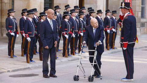 En el centro de la imagen, el expresidente de Catalua, Jordi Pujol, acompaado por su hijo Pere Pujol (izquierda), en las celebraciones por la Diada en Barcelona el pasado 10 de septiembre.