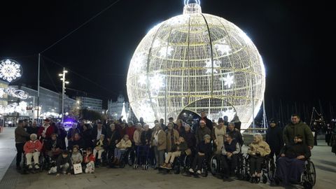 Los mayores de la residencia Padre Rubinos disfrutaron de la iluminaci�n de Navidad gracias a Radio Taxi