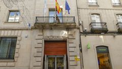 Documentos, en la Secci�n de Patrimonio del Estado de Lugo. Depende de la Delegaci�n de Econom�a y Hacienda. Est� localizada en la R�a do Teatro, 4, en Lugo, y en esas instalaciones se pueden examinar los antecedentes y documentos referentes a los bienes objeto de la subasta
