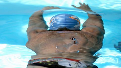 Bajo las aguas de la piscina de Caranza
