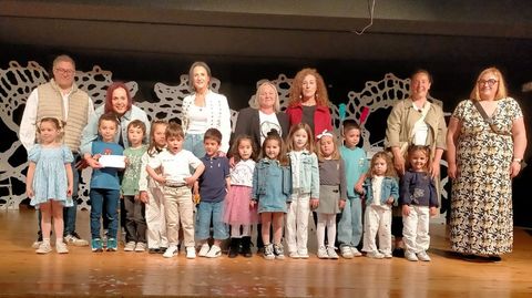 Unha das entregas de premios do Concurso das Letras en Camari�as