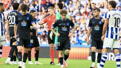 Riki, Mario Soriano y Alti, cabizbajos al final del encuentro