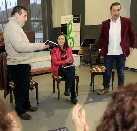 La autora en el acto ayer. 