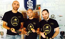 Jos� Rodr�guez, Juan Carballo y Adri�n Luces, creadores de la nueva bebida. 