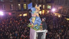 El Meco prende la mecha al entroido compostelano al ritmo del Coro da Ra