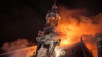 Incendio en el Ayuntamiento de Limoges (Francia) tras las protestas en el pa�s