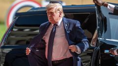 Donald Trump, a su llegada al Hotel Royal, en Evian (Francia), para asistir a la cumbre del G7.