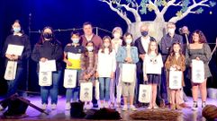 El alcalde de Boqueix�n entreg� los premios del certamen a ocho alumnas y un alumno del municipio. Estos ganaron un diploma y vales por material escolar, adem�s de un ejemplar del libro editado por el Concello en el que se recopilan las obras ganadoras. 